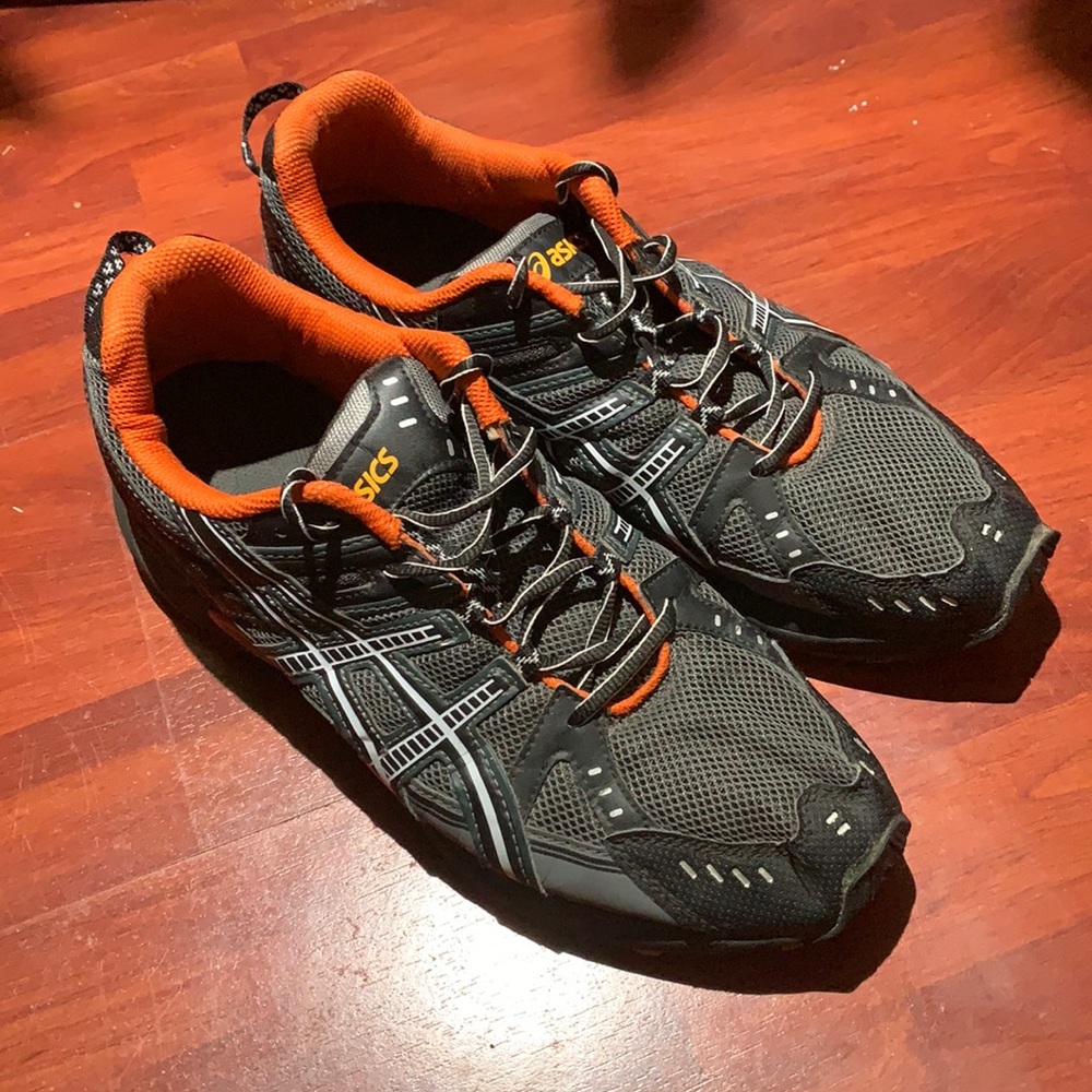 ASIC Shoes - Picture 2 of 6